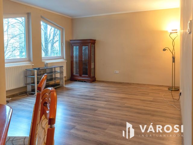 1.emeleti tégla lakás Orosháza szívében