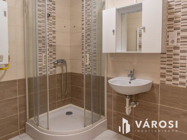 1.emeleti tégla lakás Orosháza szívében