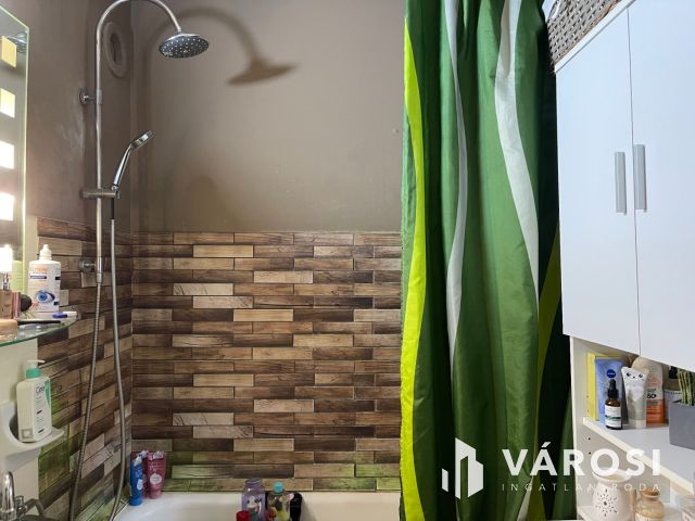 Három szobás panel lakás a Lencsésin