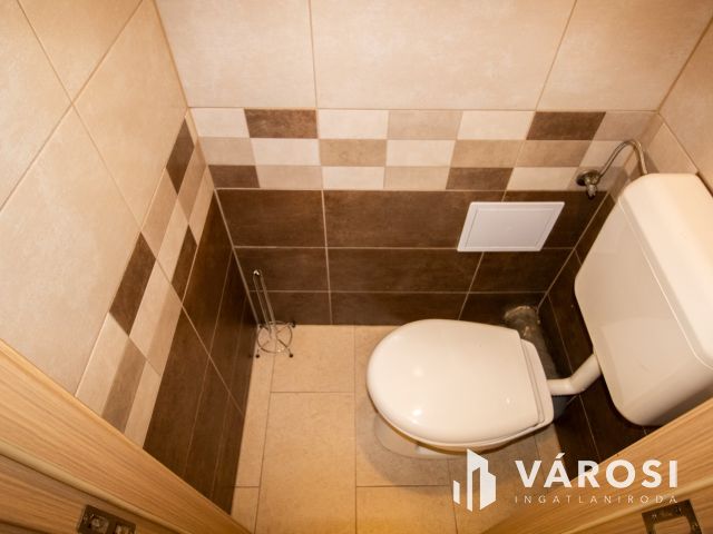 Azonnal költözhető, felújított, belvárosi lakás