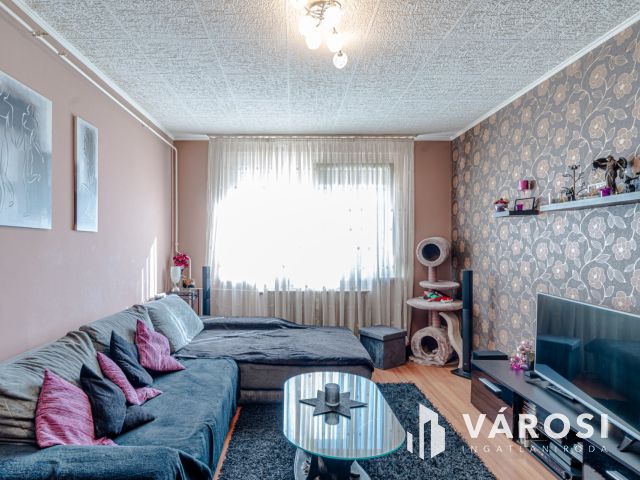 Patent lakás a lugasban