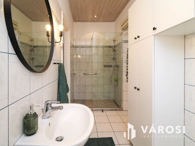 Felújított téglaház közel a Szarvasi úthoz