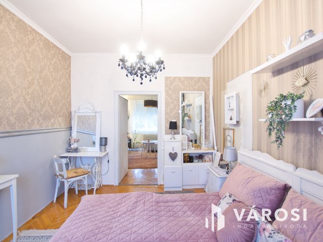 Meglátni és megszeretni: extra, 3. emeleti, erkélyes lakás