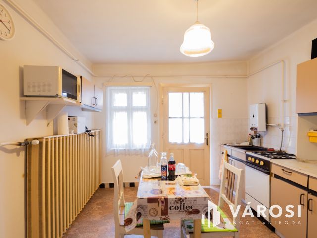 Tágas terek, jó szerkezet, belváros közeli lokáció