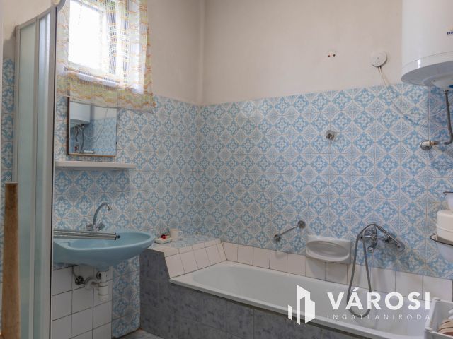 2 szobás családi ház Doboz központjában