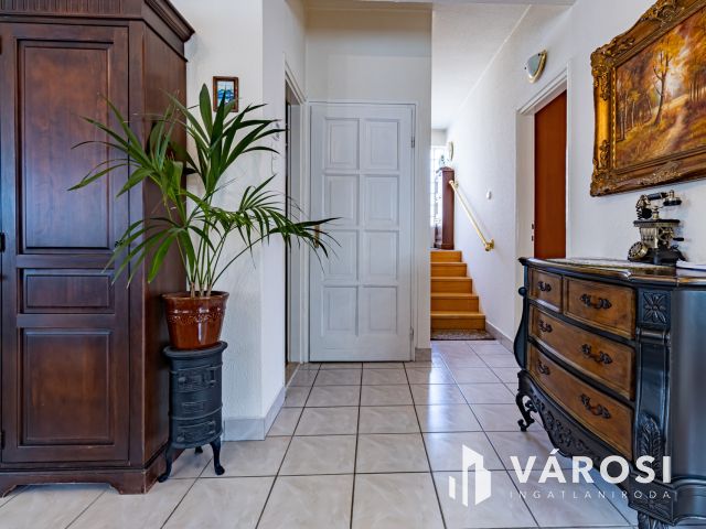 Turai kastély mellett, 4 szoba, nappalis családi ház eladó