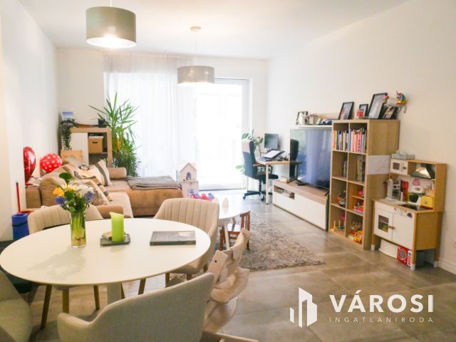 Új építésű három szobás lakás kiadó az I. kerületben