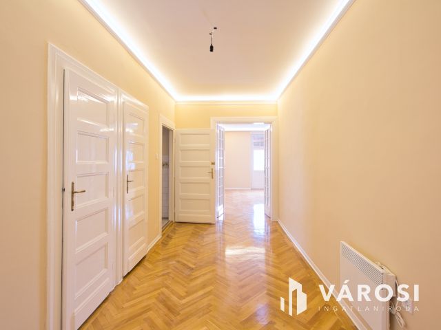 87 m2-es, első emeleti polgári lakás eladó