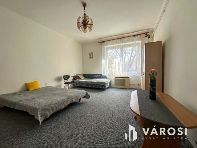 Vásártéren 1 emeleti lakás eladó!