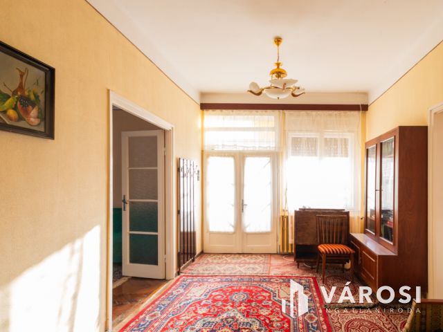 Napfényes családi ház, jó szerkezettel, a Várhoz közel