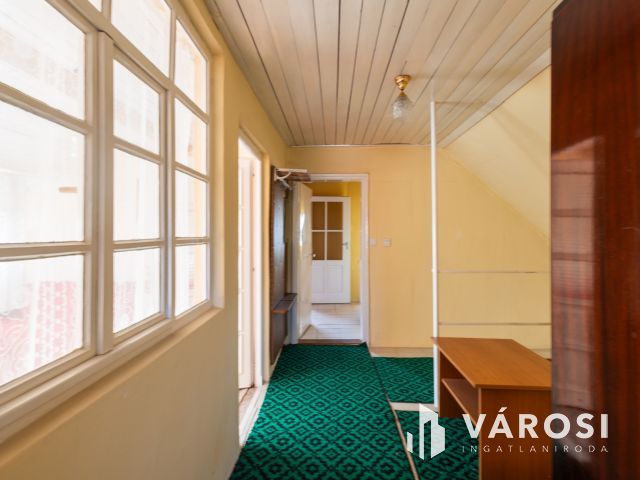 Napfényes családi ház, jó szerkezettel, a Várhoz közel