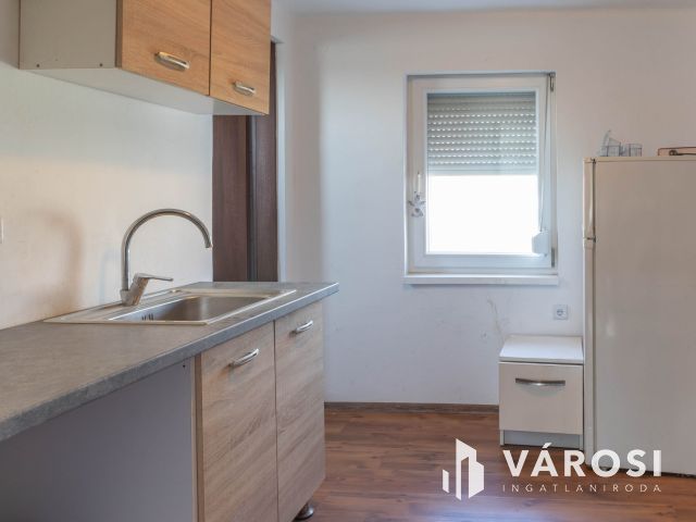 Két felújított ház egy telken Békéscsaba Nagyréten