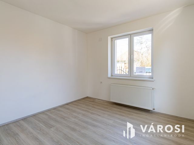 Zsámbok csendes részén, újjáépített családi ház eladó