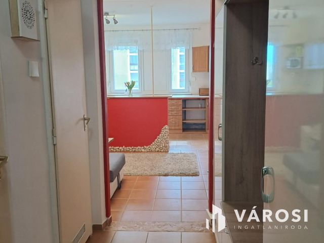 Újkerti 3 szobás panel lakás kiadó