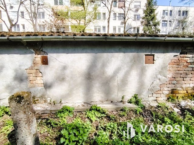 Jó garázs jó helyen, Újszegeden