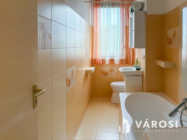 4.emeleti, erkélyes, azonnal kiadható, felújított lakás