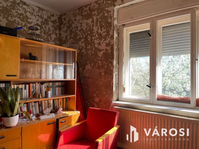 3 szobás családi ház, gyümölcsös és egy külön lakrész