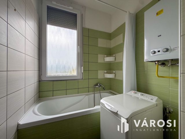 Kemerovón 3. emeleti, erkélyes lakás kiadó!