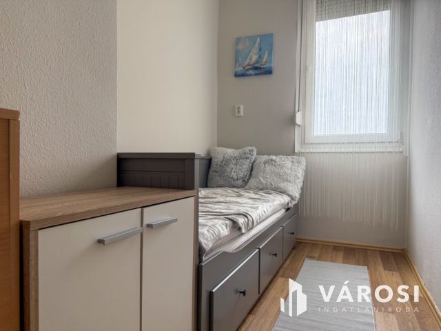 Kemerovón 3. emeleti, erkélyes lakás kiadó!