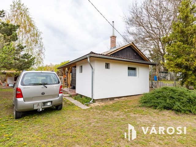 Művelés alól kivont zártkert, Szentmártonkátán eladó