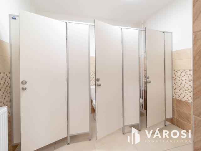 2. emeleti, 16 m2-es iroda kiadó Fáy utcai irodaépületben