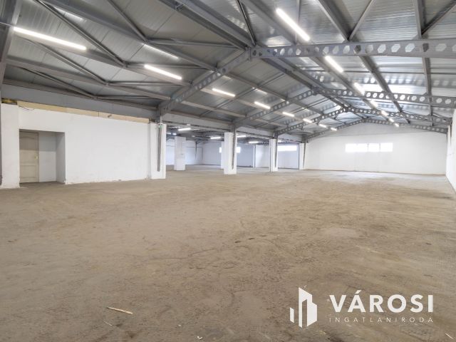 800 m2-es raktár irodablokkal M0 lehajtótól 3 km-re
