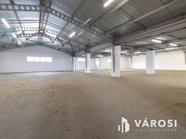 800 m2-es raktár irodablokkal M0 lehajtótól 3 km-re