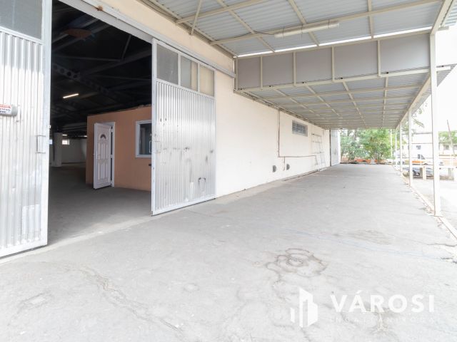 800 m2-es raktár irodablokkal M0 lehajtótól 3 km-re