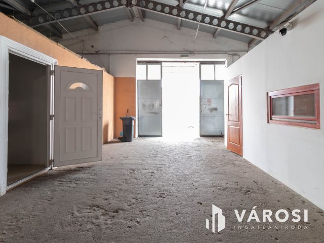 800 m2-es raktár irodablokkal M0 lehajtótól 3 km-re